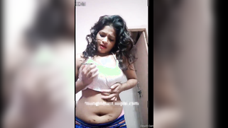 Amateur video of the Desi lovely with nose piercing exposing the chest | XXX Video on AllSex.XXX