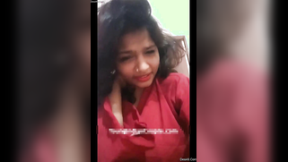 Amateur video of the Desi lovely with nose piercing exposing the chest | XXX Video on AllSex.XXX