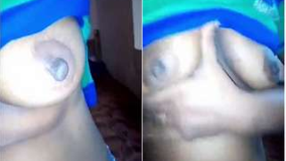 Amateur Desi aunty lifts striped top to have some fun with tits | XXX Video on AllSex.XXX