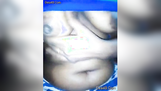 Amateur Desi aunty lifts striped top to have some fun with tits | XXX Video on AllSex.XXX