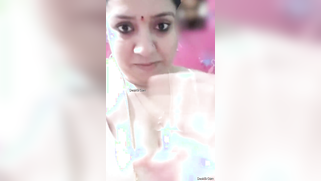 Cheating Indian wife demonstrates nipples to a stranger admirer