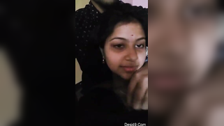 Raunchy guy pulls Desi girlfriend's tits out to have some fun | XXX Video on AllSex.XXX