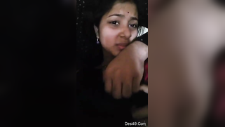 Raunchy guy pulls Desi girlfriend's tits out to have some fun