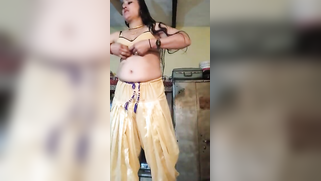 Winsome Indian dancer takes off clothes step by step in XXX video | XXX Video on AllSex.XXX