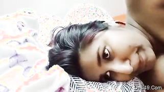 Pretty Desi female wakes up with the idea of filming XXX video