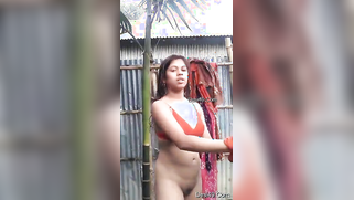 Outdoor shower video should draw men's attention as the Desi thinks | XXX Video on AllSex.XXX