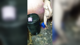 Skinny Indian washes the body knowing about the camera filming her | XXX Video on AllSex.XXX