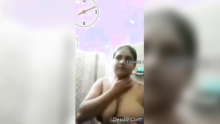 Amateur video of the pretty Indian aunty washing her fatty body | XXX Video on AllSex.XXX