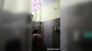 Amateur video of the pretty Indian aunty washing her fatty body | XXX Video on AllSex.XXX