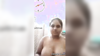 Amateur video of the pretty Indian aunty washing her fatty body | XXX Video on AllSex.XXX
