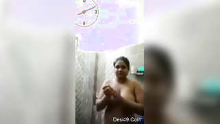 Amateur video of the pretty Indian aunty washing her fatty body | XXX Video on AllSex.XXX