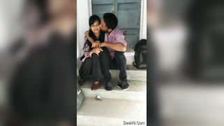 Cameraguy encourages the Desi couple to kiss and hopes to film sex | XXX Video on AllSex.XXX