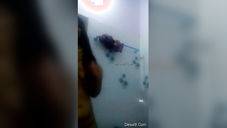 Super-hot Desi girl with natural boobies shows how she takes a shower | XXX Video on AllSex.XXX
