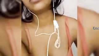 Manager can see Indian girlfriend's boobs thanks to the video call | XXX Video on AllSex.XXX