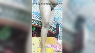 Bored Desi woman cheers herself up spreading pussy on the camera | XXX Video on AllSex.XXX