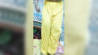 Bored Desi woman cheers herself up spreading pussy on the camera | XXX Video on AllSex.XXX