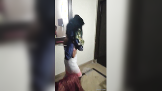 Lazy Indian man films the girlfriend after she comes out from shower | XXX Video on AllSex.XXX