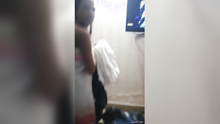 Lazy Indian man films the girlfriend after she comes out from shower | XXX Video on AllSex.XXX