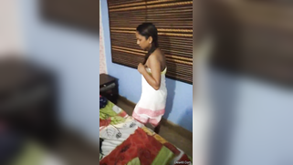 Lazy Indian man films the girlfriend after she comes out from shower | XXX Video on AllSex.XXX