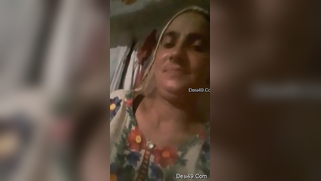 Farmer's Desi wife reveals breasts in the amateur XXX video