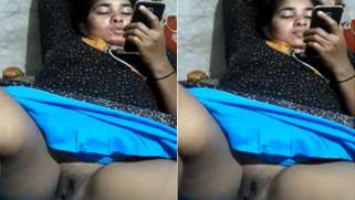 Whore is talking on the phone while lover is touching her Desi vag | XXX Video on AllSex.XXX