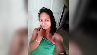 Indian chick shows titties running the risk of being caught | XXX Video on AllSex.XXX