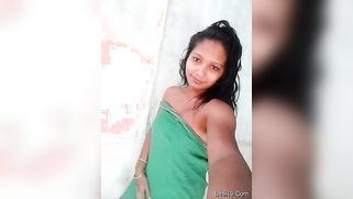 Indian chick shows titties running the risk of being caught | XXX Video on AllSex.XXX