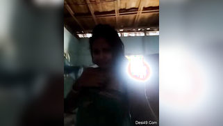 Indian chick shows titties running the risk of being caught | XXX Video on AllSex.XXX