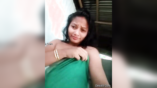 Indian chick shows titties running the risk of being caught