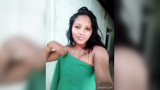 Indian chick shows titties running the risk of being caught | XXX Video on AllSex.XXX