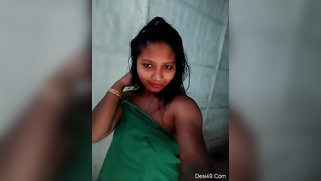 Indian chick shows titties running the risk of being caught | XXX Video on AllSex.XXX