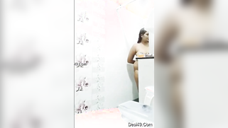 Desi female makes bathing more thrilling filming it on the camera | XXX Video on AllSex.XXX