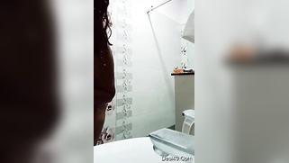 Desi female makes bathing more thrilling filming it on the camera