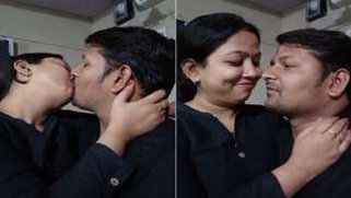 Pretty aunty and her Desi husband turn each other on by kissing | XXX Video on AllSex.XXX