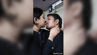 Pretty aunty and her Desi husband turn each other on by kissing