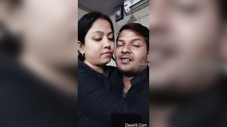Pretty aunty and her Desi husband turn each other on by kissing | XXX Video on AllSex.XXX