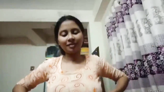 Attractive Indian takes off dress even though the boyfriend films her | XXX Video on AllSex.XXX