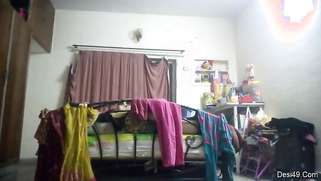 Tenant sets a hidden cam to spy on the naked Indian landlady | XXX Video on AllSex.XXX