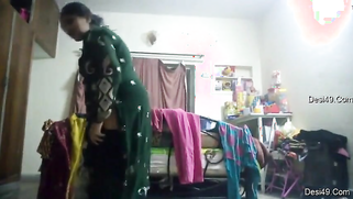 Tenant sets a hidden cam to spy on the naked Indian landlady | XXX Video on AllSex.XXX