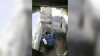 Pissing Desi woman doesn't suspect that hidden camera films her | XXX Video on AllSex.XXX