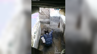 Pissing Desi woman doesn't suspect that hidden camera films her | XXX Video on AllSex.XXX