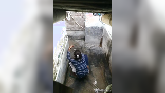 Pissing Desi woman doesn't suspect that hidden camera films her | XXX Video on AllSex.XXX