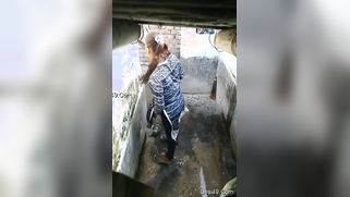 Pissing Desi woman doesn't suspect that hidden camera films her | XXX Video on AllSex.XXX