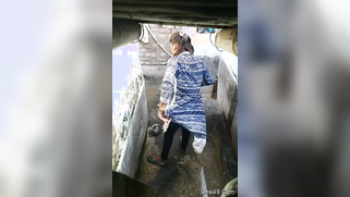 Pissing Desi woman doesn't suspect that hidden camera films her | XXX Video on AllSex.XXX