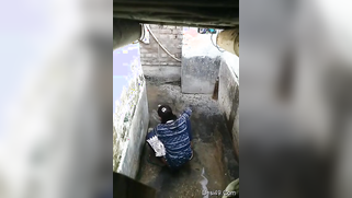 Pissing Desi woman doesn't suspect that hidden camera films her | XXX Video on AllSex.XXX