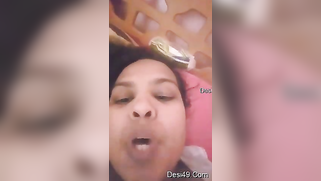 Indian bitch is in a mood to reveal boobs and cunt during the video call | XXX Video on AllSex.XXX