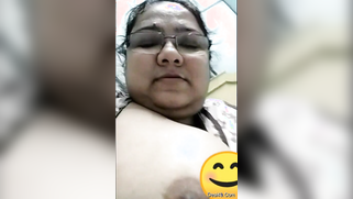 Solo XXX video where the nerdy Indian mom willingly shows tits | XXX Video on AllSex.XXX