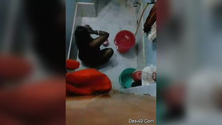 Pervert films the Indian landlady who doesn't know about it | XXX Video on AllSex.XXX