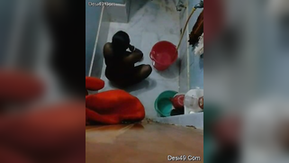 Pervert films the Indian landlady who doesn't know about it | XXX Video on AllSex.XXX