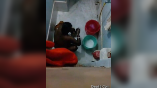 Pervert films the Indian landlady who doesn't know about it | XXX Video on AllSex.XXX